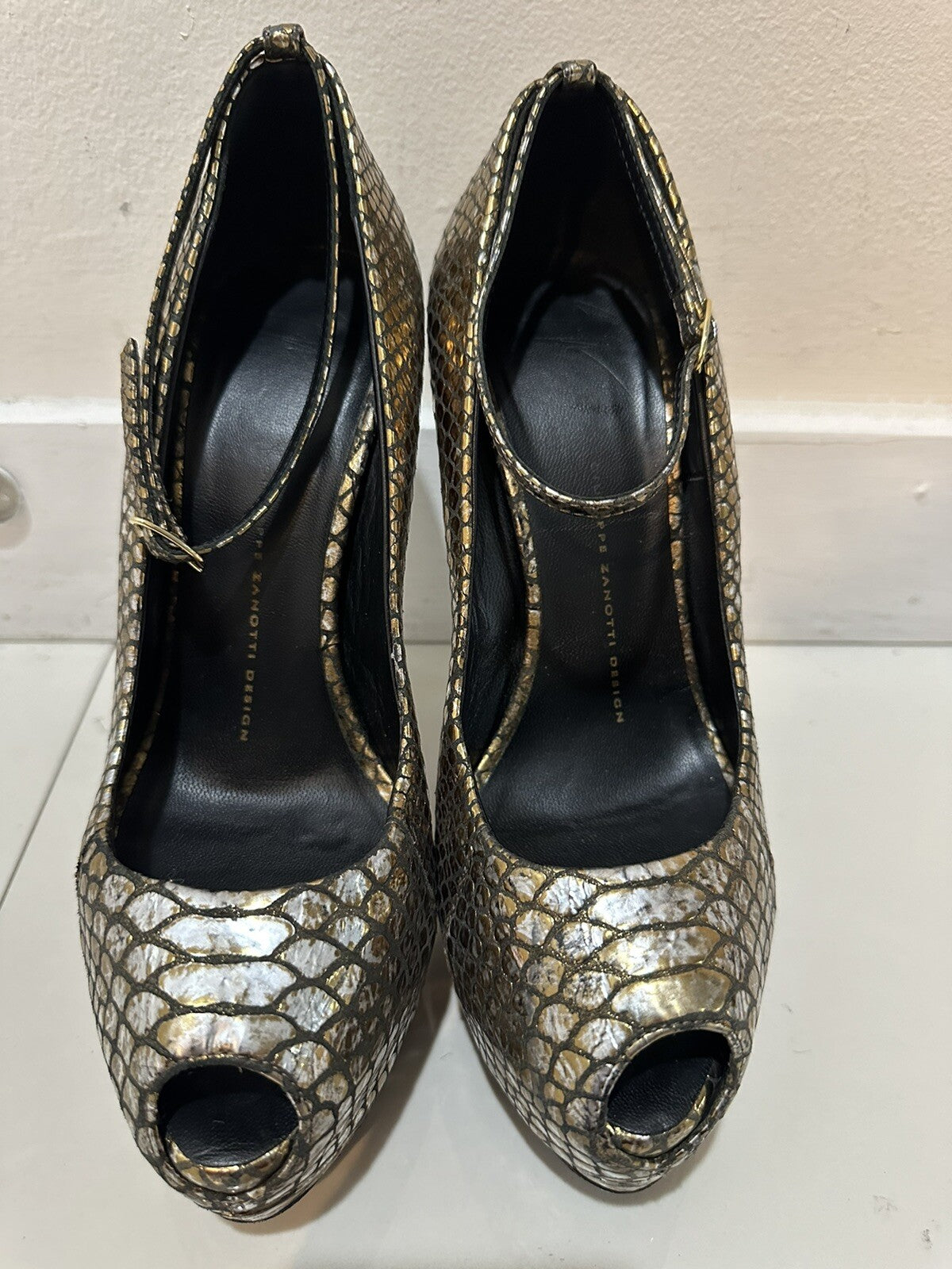 $995 GIUSEPPE ZANOTTI METALLIC LEATHER SNAKESKIN PRINT PEEP TOE  HEELS SZ 8 38