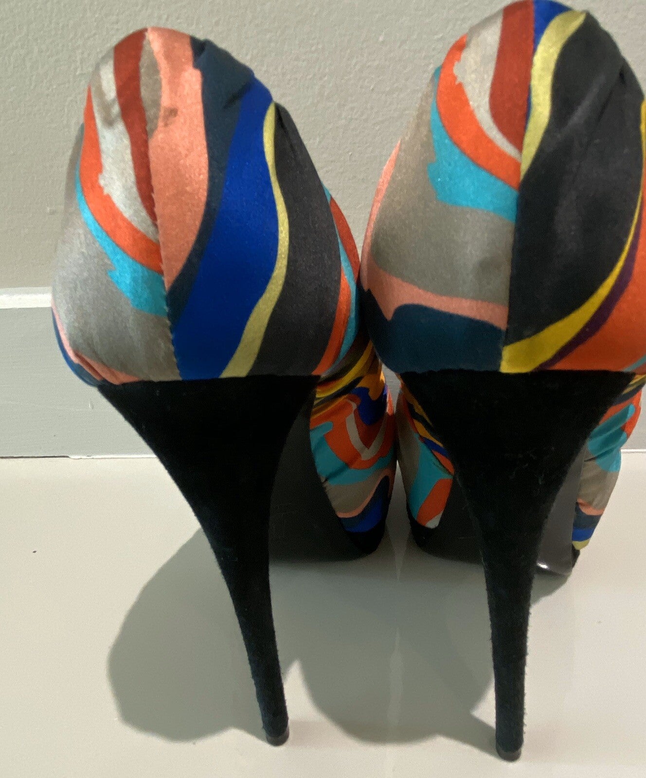 $895 GIUSEPPE ZANOTTI MULTI COLOR SATIN PRINTED PUMPS SZ 6
