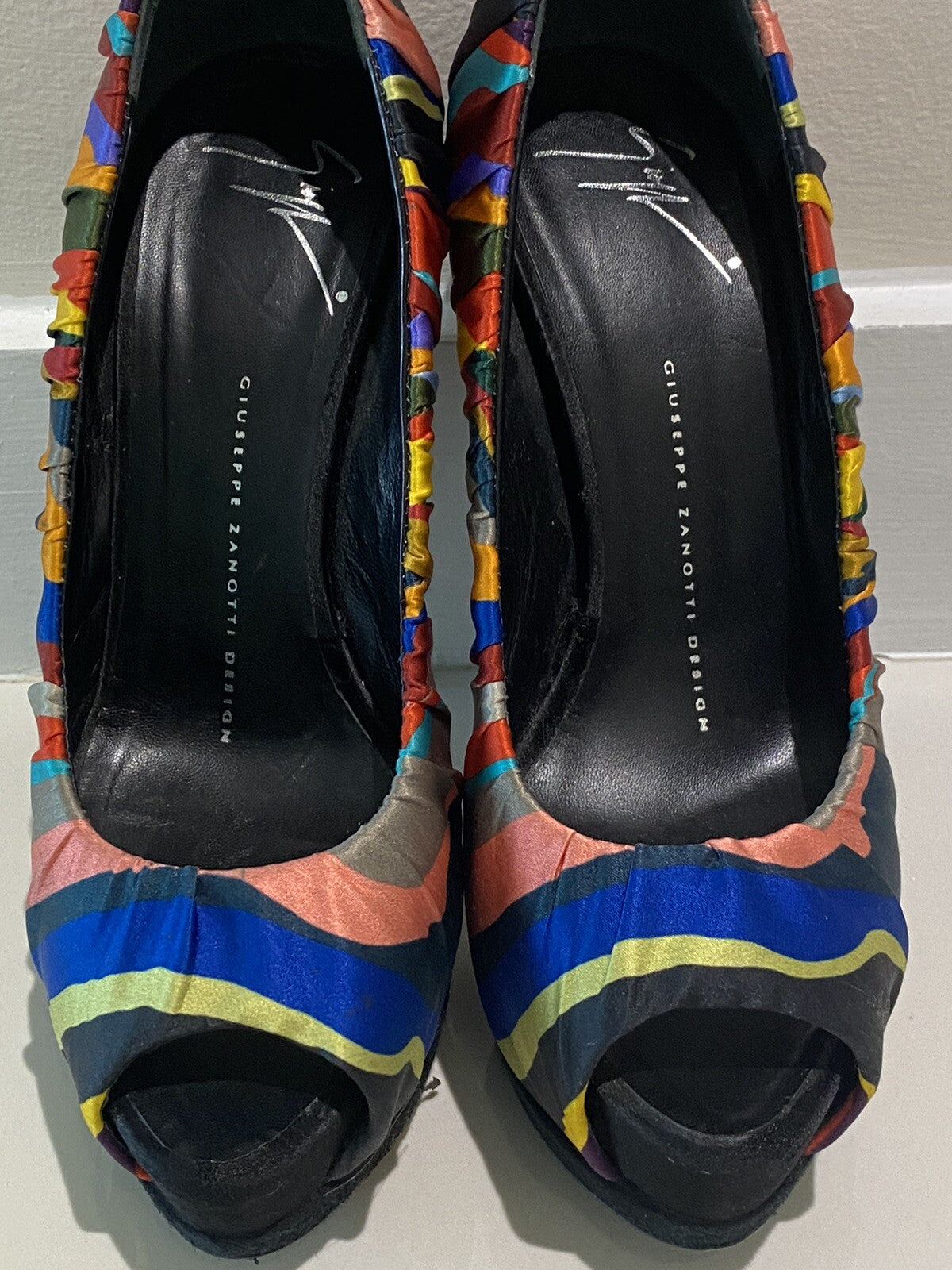 $895 GIUSEPPE ZANOTTI MULTI COLOR SATIN PRINTED PUMPS SZ 6