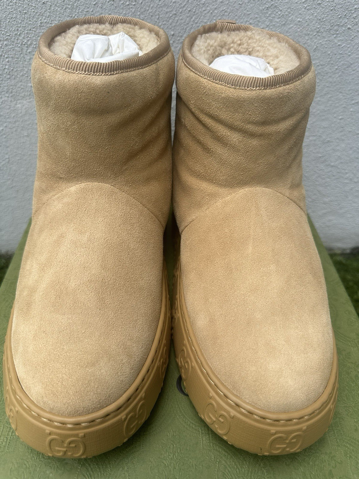NIB GUCCI TAN SUEDE WOMENS FUR LINED GG LOGO ANKLE BOOTS SZ 6.5 36.5 (EU)
