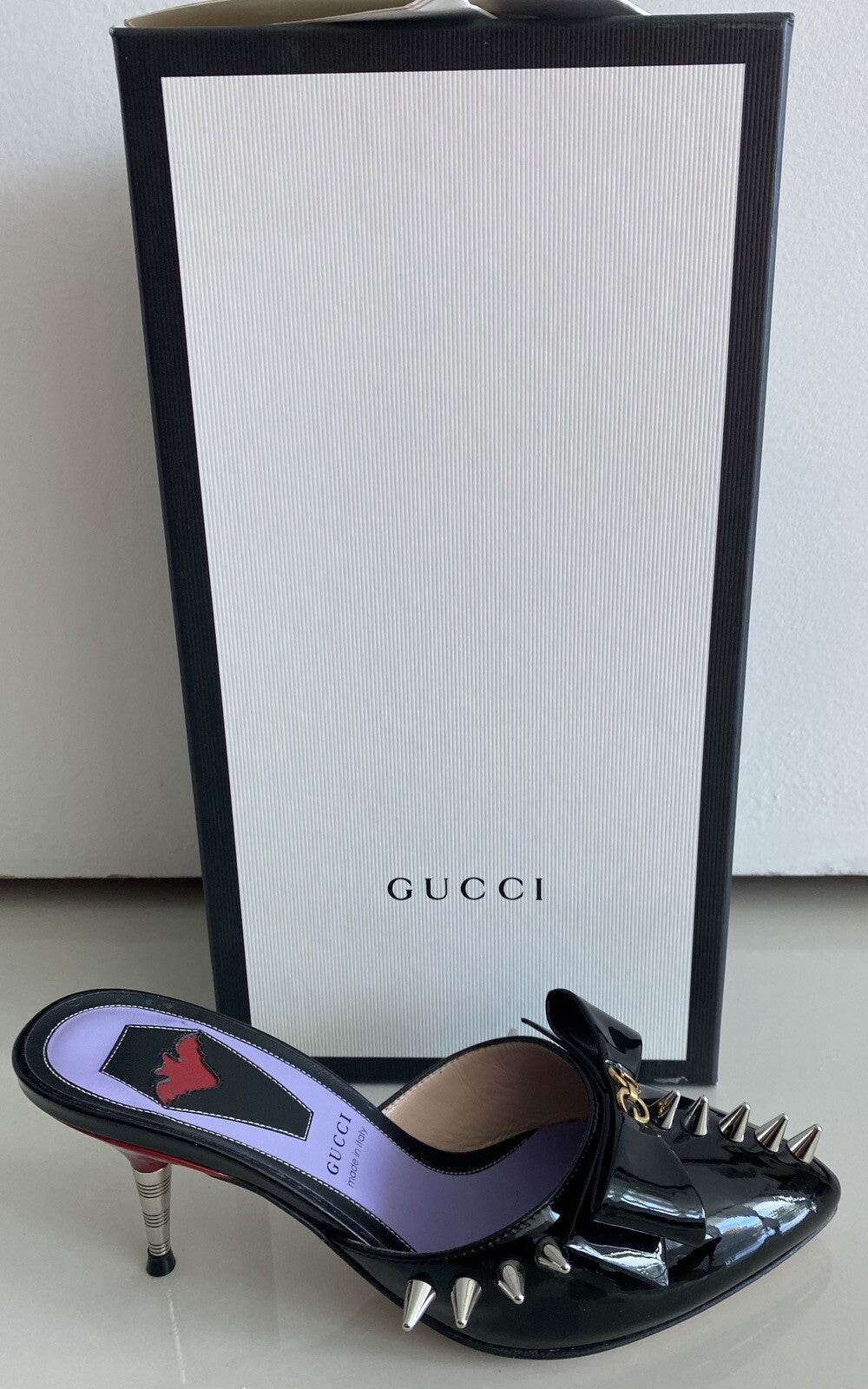$980 NIB GUCCI BLACK PATENT LEATHER GG LOGO BOW SPIKED MULES HEELS SZ 6.5 36.5