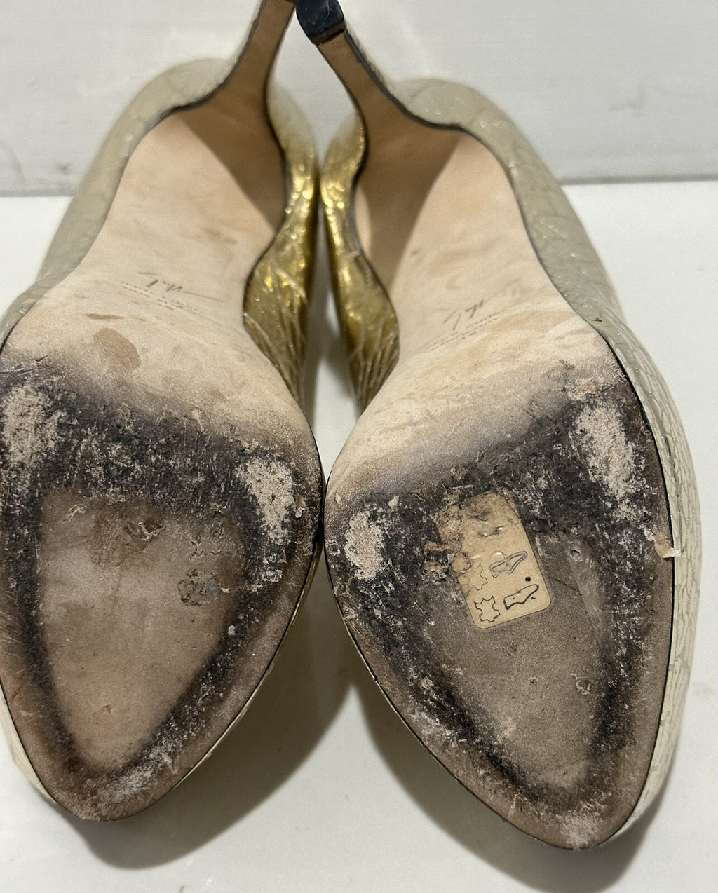 $995 GIUSEPPE ZANOTTI GOLD METALLIC PEEP TOE PLATFORM HEELS SZ 38 8
