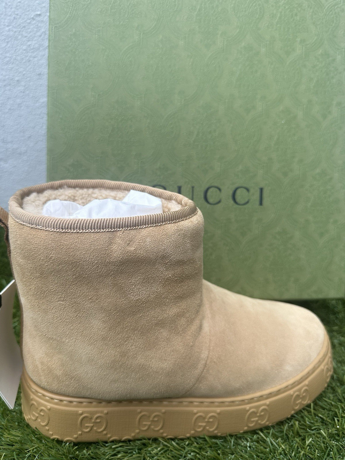 NIB GUCCI TAN SUEDE WOMENS FUR LINED GG LOGO ANKLE BOOTS SZ 6.5 36.5 (EU)