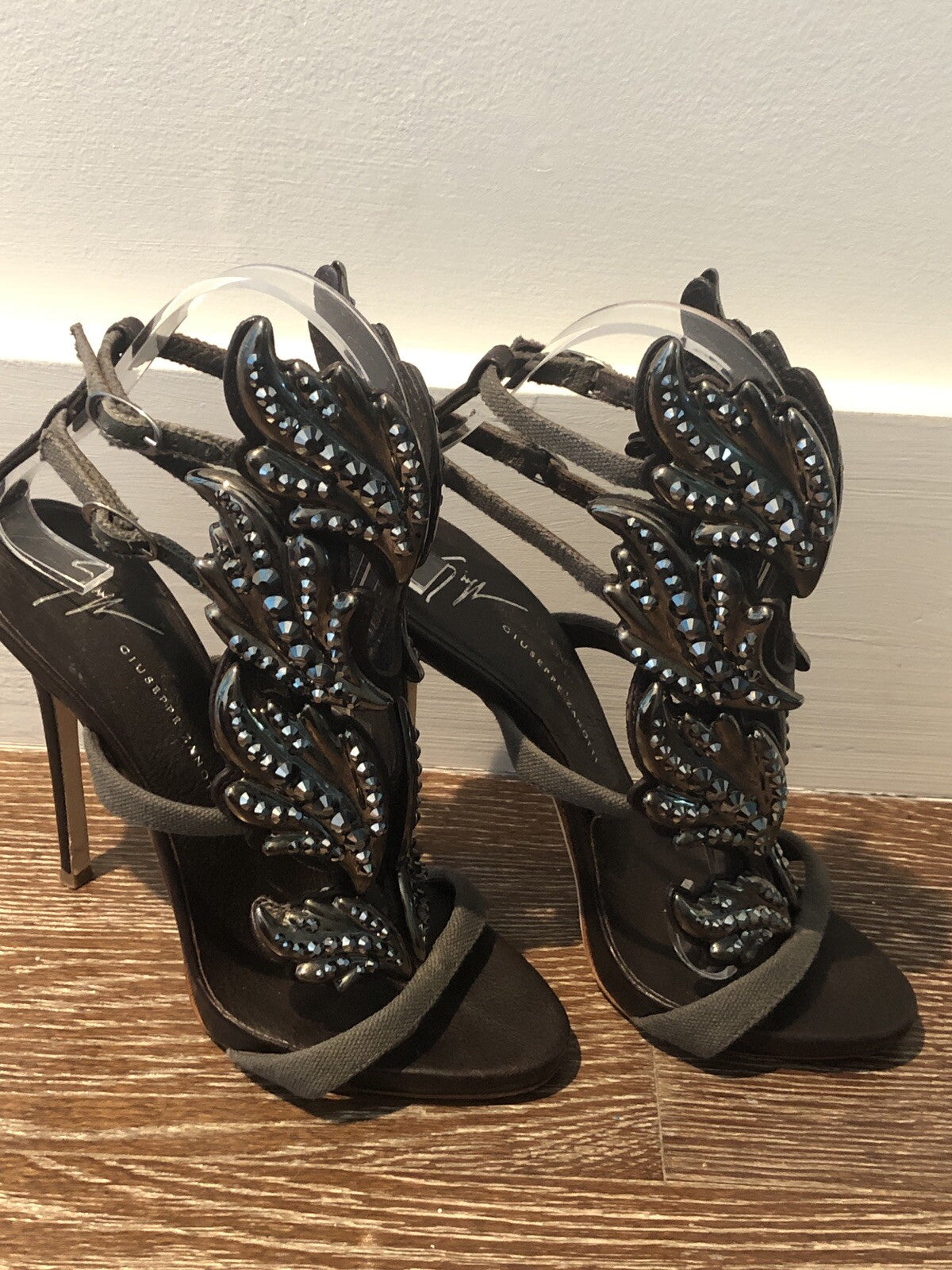 $2125 GIUSEPPE ZANOTTI SMOKE WING JEWELED SANDALS SZ 35.5 / 5