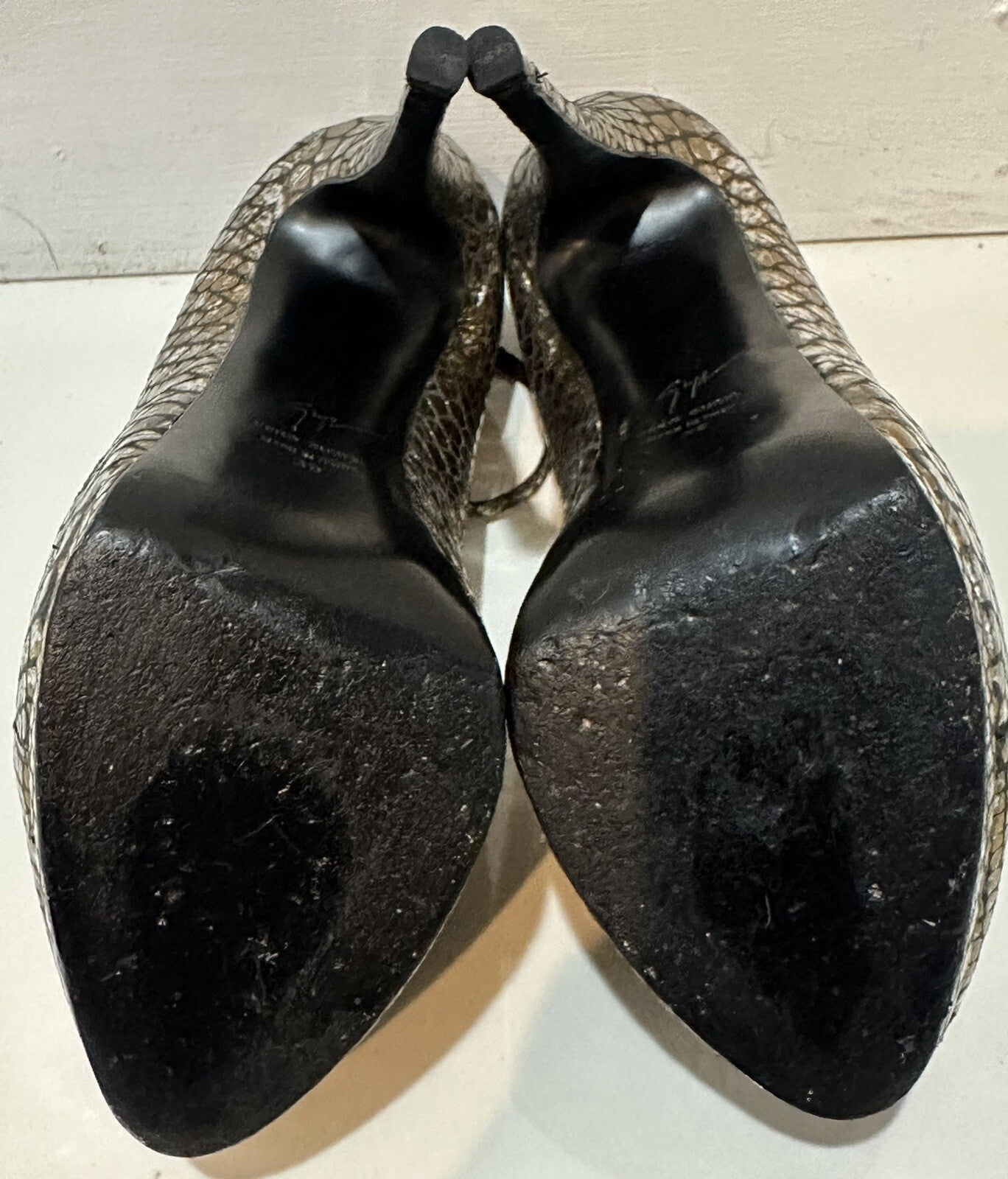$995 GIUSEPPE ZANOTTI METALLIC LEATHER SNAKESKIN PRINT PEEP TOE  HEELS SZ 8 38