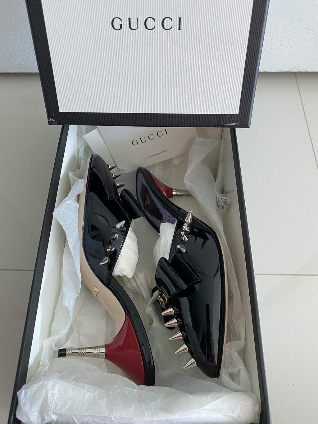 $980 NIB GUCCI BLACK PATENT LEATHER GG LOGO BOW SPIKED MULES HEELS SZ 6.5 36.5