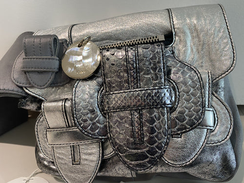 $1500 CHLOE METALLIC SILVER PYTHON SNAKESKIN/ LEATHER SASKIA WRISTLET CLUTCH