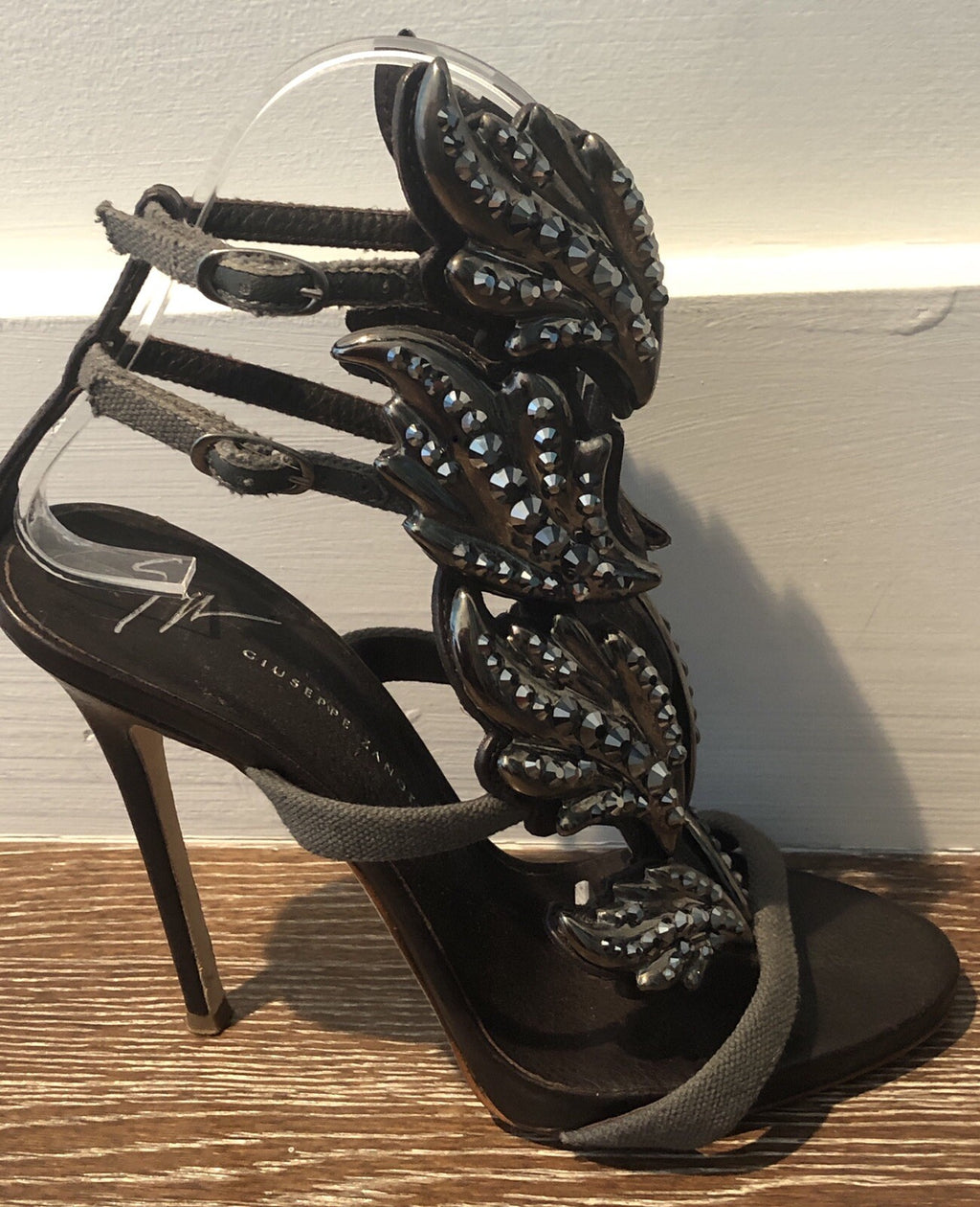 $2125 GIUSEPPE ZANOTTI SMOKE WING JEWELED SANDALS SZ 35.5 / 5