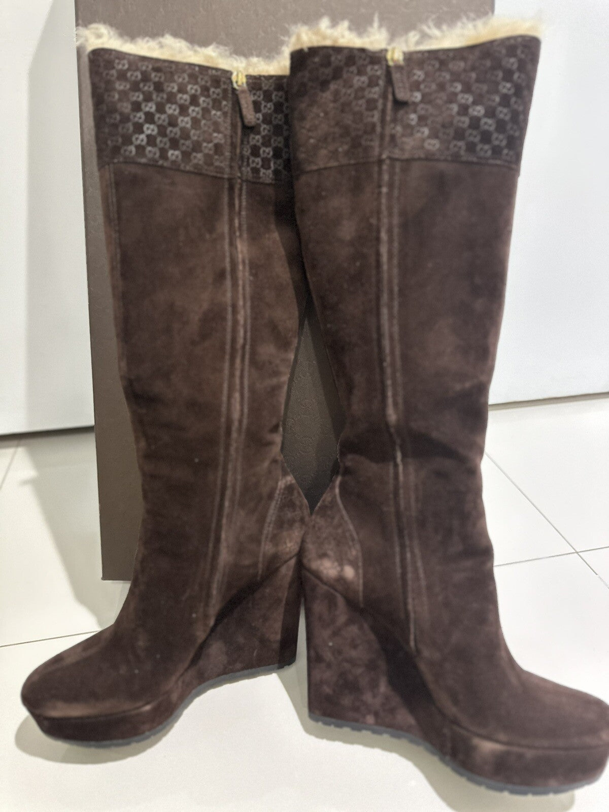 GUCCI NIB MICROGUCCISSIMA BROWN SUEDE / SHEARLING ACCENT KNEE HIGH BOOTS SZ 6 36