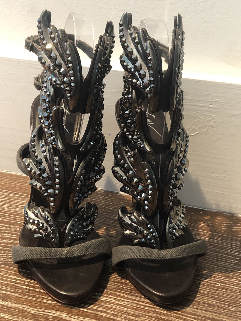 $2125 GIUSEPPE ZANOTTI SMOKE WING JEWELED SANDALS SZ 35.5 / 5